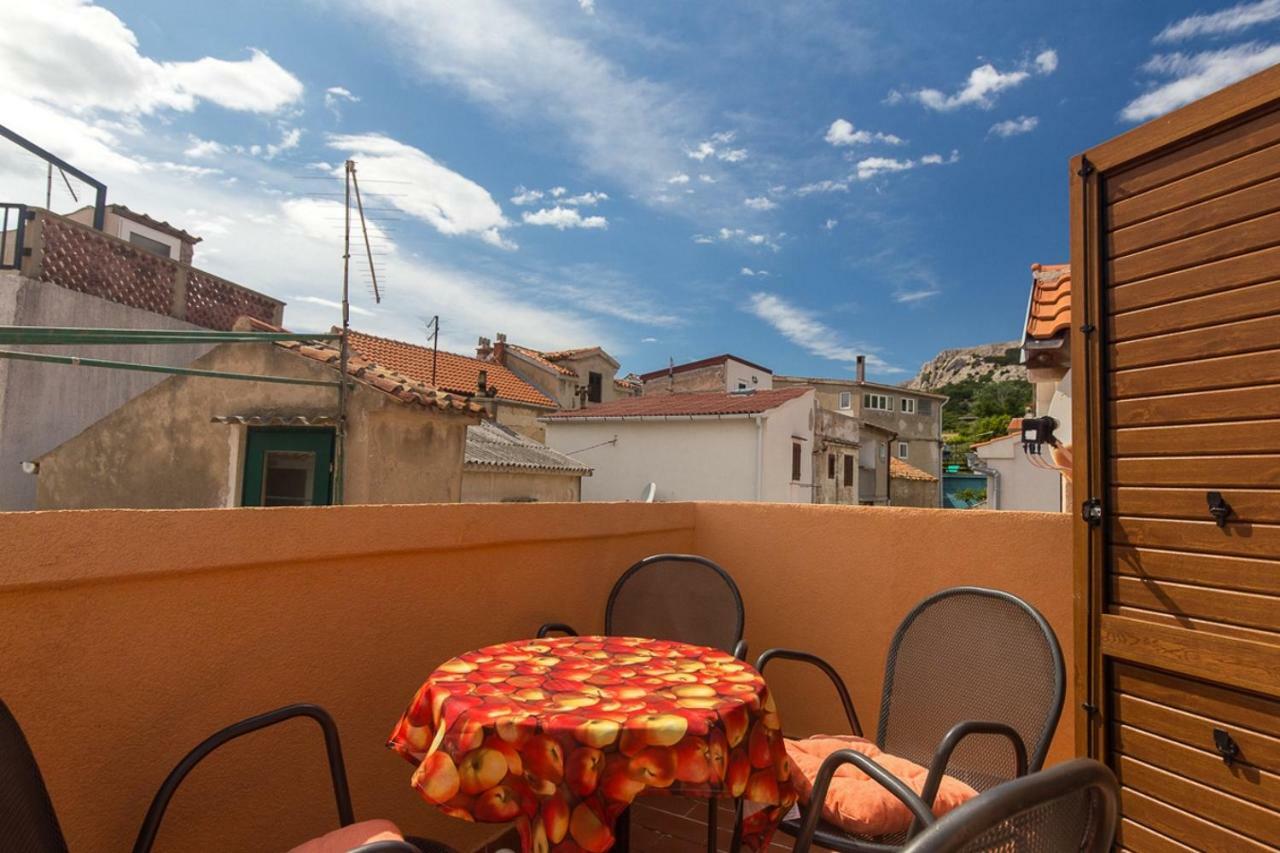 Neva With Terrace Apartma